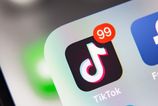 Europska komisia tvrdi ze TikTok Instagram a Facebook porusuju pravidla EU hrozi im pokuta