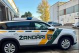 Zandari vyrazili na cesty polepy na autach vzbudzuju otazky