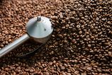 Slovenska praziaren kavy COFFEEIN prinasa cierny november darcekov