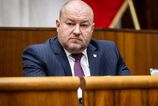 Minister Huliak mal nehodu Sluzobne auto mimo cesty