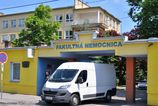 Bombova hrozba v trnavskej nemocnici Policia prehladava areal a vyzyva na zvysenu opatrnost