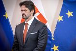 Pavucina vztahov ministra Kalinaka vedie cez chorvatsky ostrov az k miliardarovi zbrojarskeho priemyslu