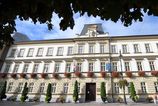 Ustavny sud pozastavil staznosti v tendri na zachranne sluzby z roku 2019 odkazal na spravne sudy