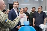 Juraj Blanar na Ukrajine odovzdal zdravotnicke pristroje v hodnote statisticov eur a ocenil pracu miestnych lekarov