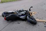 Policia zasahuje pri vaznej dopravnej nehode v Trstenej doslo k zrazke auta s motocyklom hlavny usek je ciastocne uzavrety