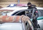 Velky protidrogovy zasah v Martine Elitni policajti zadrzali styri osoby a zajistili nezname latky