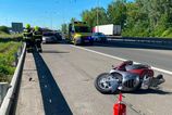 nehoda pred mostom lanfranconi zrazka automobilu s motorkarom zablokovala vjazd na d2 vytvaraju sa kolony