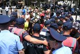 Albánsko zasiahli protesty proti hotelu spojenému s Trumpovou rodinou. Polícia zadržala viacerých demonštrantov. 2 Albansko zasiahli protesty proti hotelu spojenemu s Trumpovou rodinou Policia zadrzala viacerich demonstrujucich