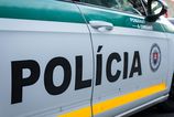 Policia eskortovala na sud z zenu z Liptovskeho Mikulasa ktora celi obvineniu z pokusu o vrazdu
