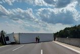 Prevrátený kamión paralyzoval diaľnicu D1 za Bratislavou 2 Prevrateny kamion paralyzoval dialnicu D1 za Bratislavou