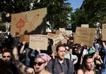 V Kyjeve sa znova rozprudili kartonove protesty Ludom sa nepaci odvolanie oblibeneho ministra obrany