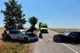 Po nehode áut neďaleko Zlatých Moraviec hlásia zranených. 2 po nehode aut nedaleko zlatych moraviec hlasia zranenych