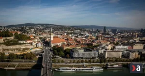 1000 ľudí vo Volve, rozpočet aj hromadenie vecí doma (prehľad udalostí)