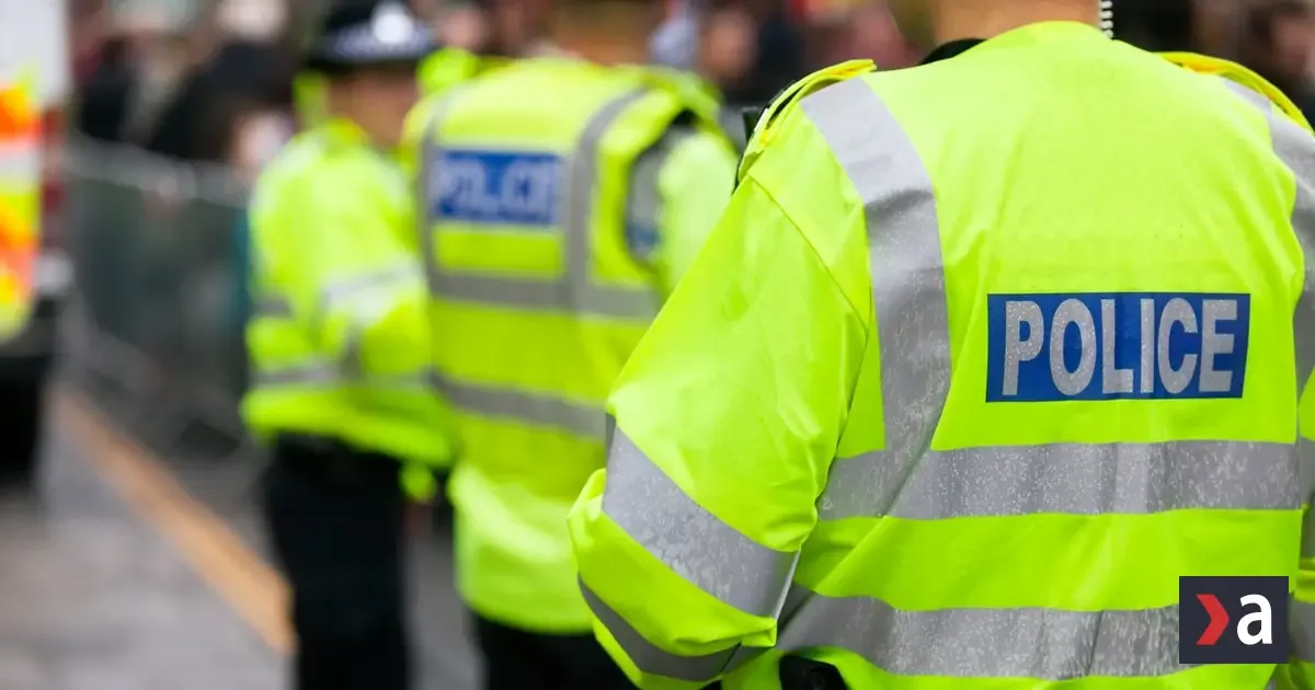 Britská polícia zadržala piatich mužov podozrivých z prípravy terorizmu