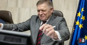 Česi sa smejú z Fica, prirovnávajú ho k popletenému kráľovi z Pyšnej princeznej
