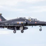 Dráma na oblohe pri Anglesey. Piloti vyskočili z cvičného stroja, zranenia sú ľahké