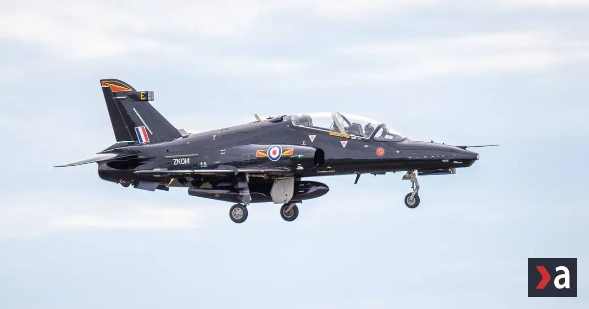 Dráma na oblohe pri Anglesey. Piloti vyskočili z cvičného stroja, zranenia sú ľahké 2 Dráma na oblohe pri Anglesey. Piloti vyskočili z cvičného stroja, zranenia sú ľahké