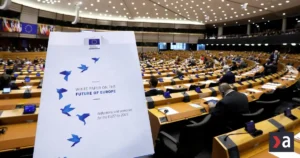 EÚ chystá nový štít proti dezinformáciám. Europarlament označil Rusko za hlavnú hrozbu
