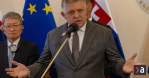 Fico opäť všetkých „odrovnal“. Rysuje sa jediná persóna, ktorá „odrovná“ jeho
