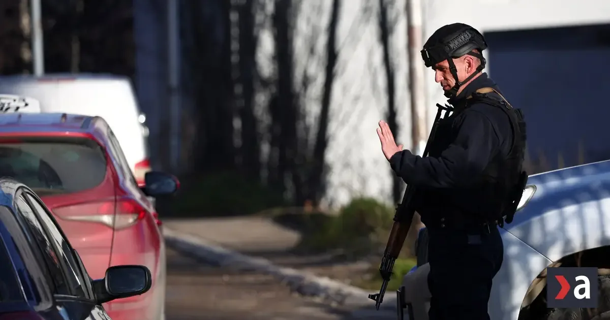 Kosovská polícia zadržala deväť Srbov pre vojnové zločiny