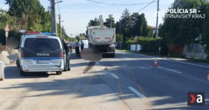 Nákladné auto zrazilo 72-ročnú chodkyňu, zraneniam podľahla