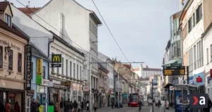 Nedeľné zhromaždenie obmedzí centrum Bratislavy, polícia varuje pred zápchami