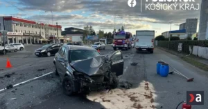 Nehoda na ceste na východ: zrazili sa tri autá, polícia odporúča obchádzku