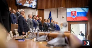 Parlament pokračuje v rokovaní, Vallo, Droba a lídri opozície chystajú spoločné vyhlásenie