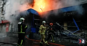 Ruské útoky na Ukrajine si vyžiadali ďalšie obete, Zelenskyj žiada prísnejšie sankcie