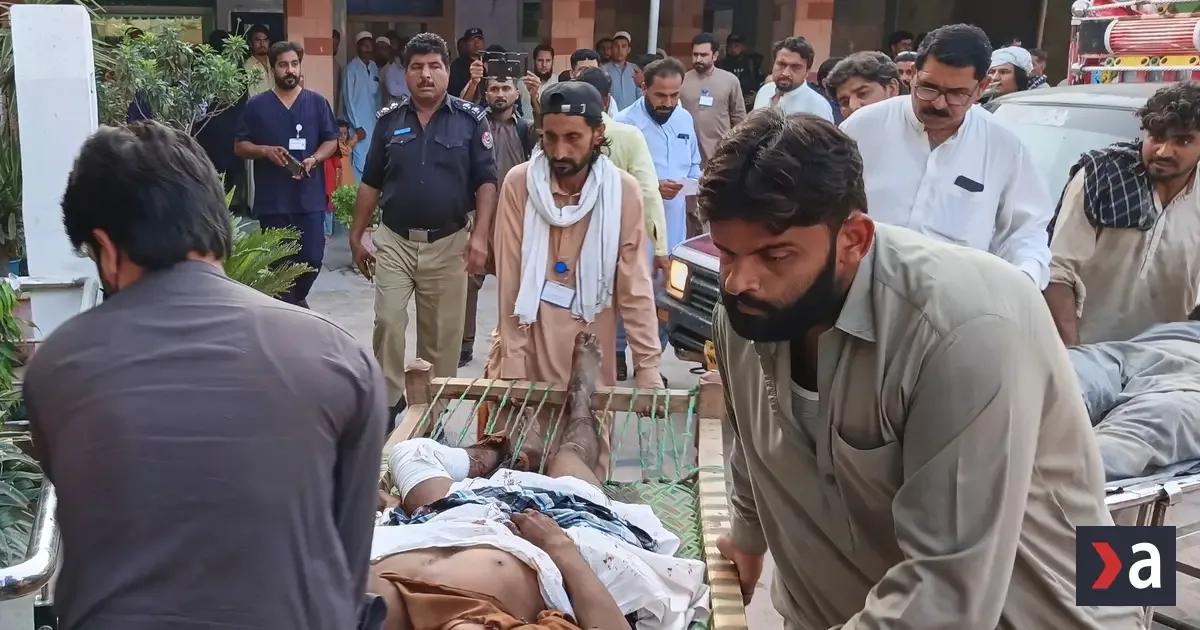 Samovražedný útok v Pakistane: 11 mŕtvych pri policajnej stanici 2 Samovražedný útok v Pakistane: 11 mŕtvych pri policajnej stanici