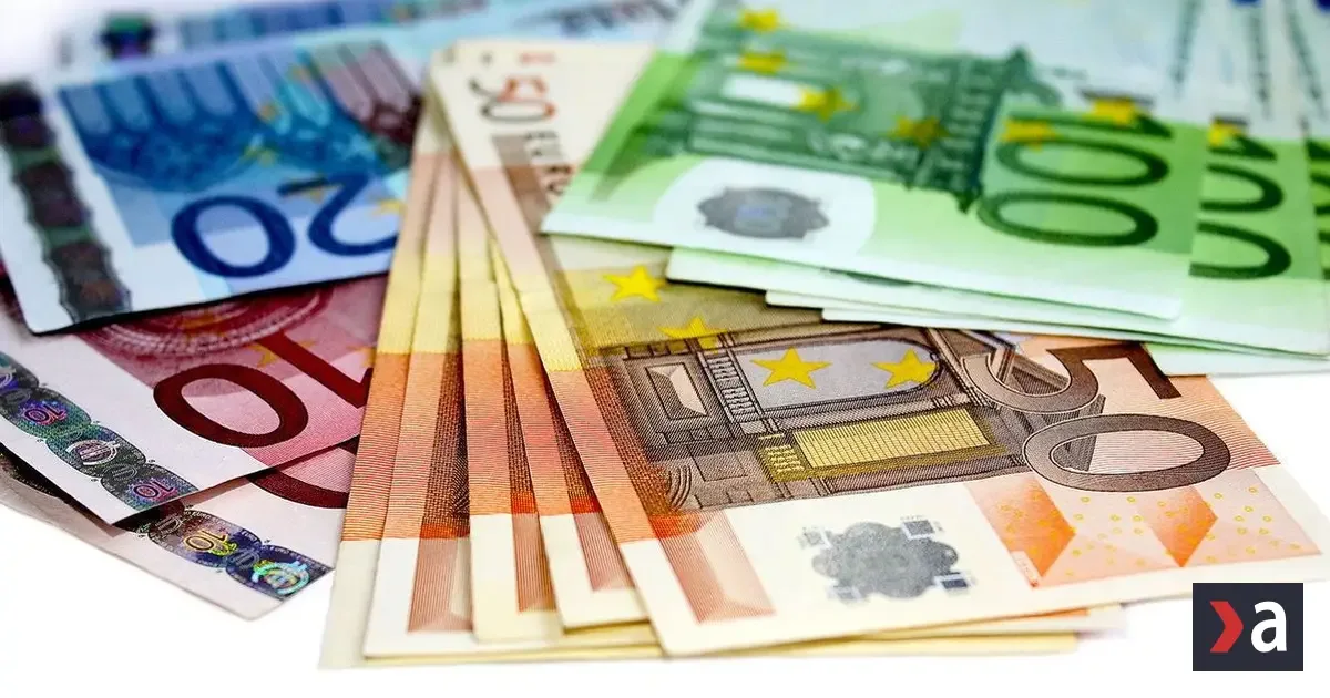 Slovensko si požičalo 2,5 miliardy eur predajom nových 10-ročných dlhopisov 2 Slovensko si požičalo 2,5 miliardy eur predajom nových 10-ročných dlhopisov