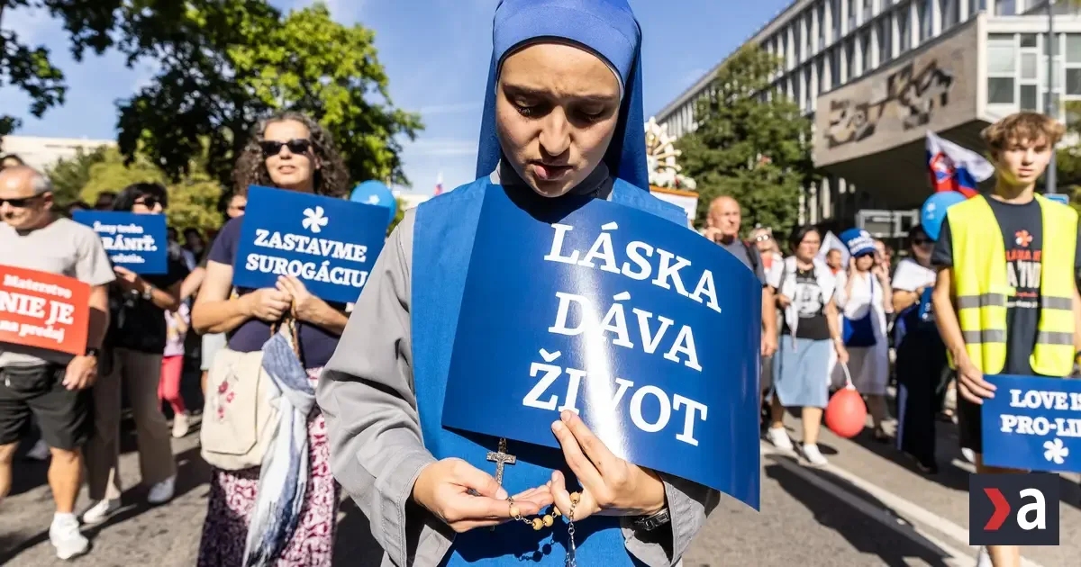 Tisíce ľudí v Bratislave pochodovali za život a zákaz interrupcií 2 Tisíce ľudí v Bratislave pochodovali za život a zákaz interrupcií