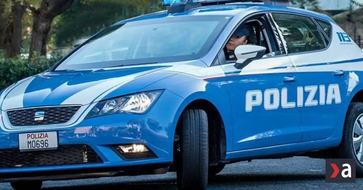 Trinásťročný žiak napadol v Ríme učiteľku nožom, zastavil ho spolužiak z Konga 2 Trinásťročný žiak napadol v Ríme učiteľku nožom, zastavil ho spolužiak z Konga