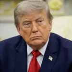 Trump dal zelenú vojenskej základni pri Víťaznom oblúku s dronmi a ostreľovačmi