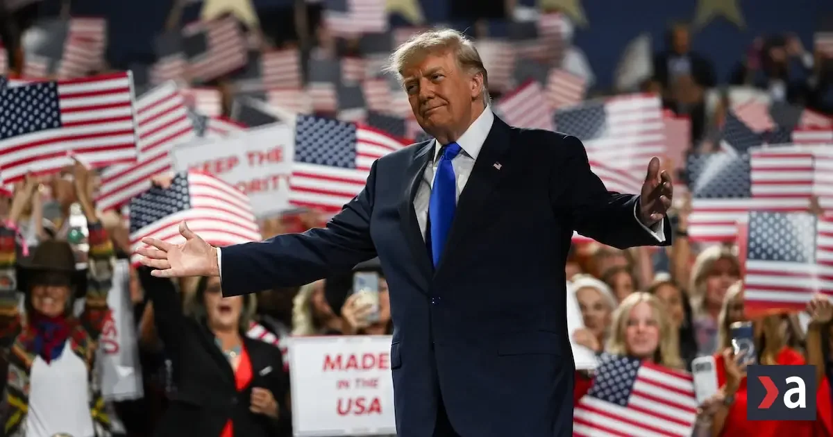 Trump vyzýva voličov, aby hlasovali, akoby bol na lístku on, Republikánom hrozí debakel