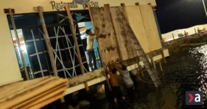 VIDEO: Mexiko čaká úder hurikánu Polo. Búrka tretej kategórie si už vyžiadala obete
