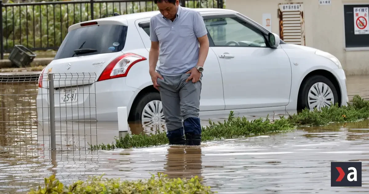 VIDEO: Tajfún Dujuan zasiahol Tokio. Obete, zosuvy pôdy a výpadky elektriny 2 VIDEO: Tajfún Dujuan zasiahol Tokio. Obete, zosuvy pôdy a výpadky elektriny