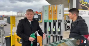 Vláda chce drahý benzín riešiť zlacnením vlakov. Opozícia to označuje za katastrofu