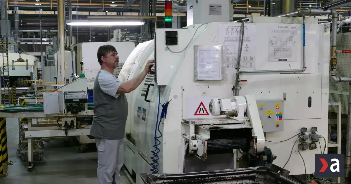Volkswagen prehodnocuje fabriku v Martine. Budúcnosť zamestnancov je neistá 4 Volkswagen prehodnocuje fabriku v Martine. Budúcnosť zamestnancov je neistá