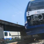 Zrážka vlaku a autobusu v Bratislave: obmedzenia v doprave