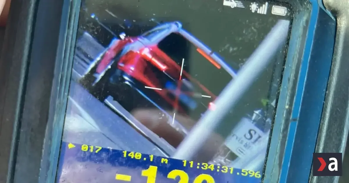 19-ročný vodič letel obcou 120 km/h, vodičák stratil na mieste