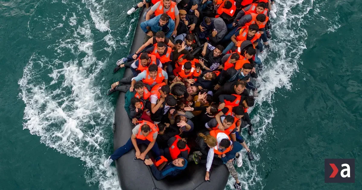 Africké pobrežie: Prevrátil sa čln s migrantmi, zahynulo viac ako sto ľudí