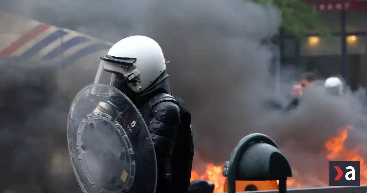 Brusel ochromili protesty proti škrtom. Polícia nasadila vodné delá a slzotvorný plyn
