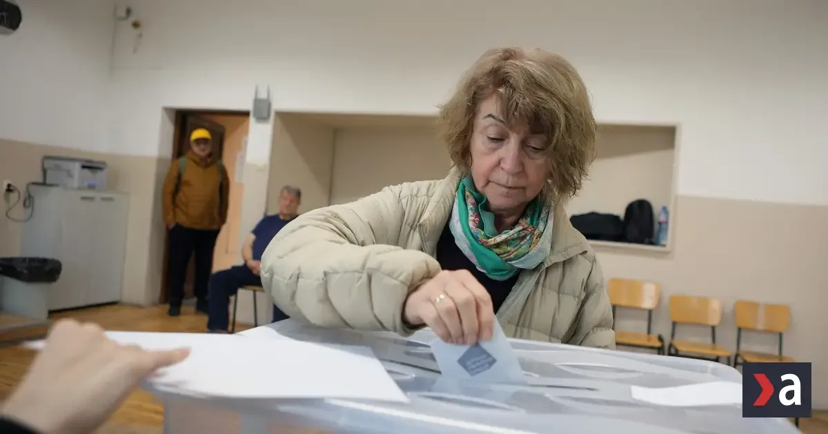 Bulharsko volí prezidenta, favoritkou prieskumov je Iliana Jotová 3 Bulharsko volí prezidenta, favoritkou prieskumov je Iliana Jotová