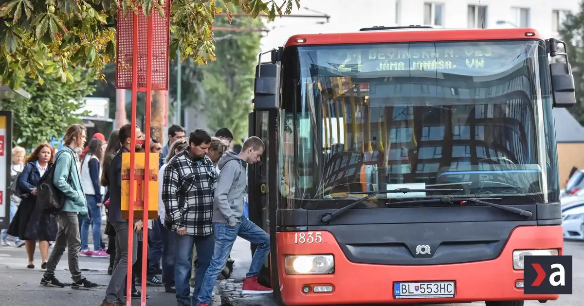 Cestovné v krajoch sa zníži o polovicu, nie všetky lístky zlacnejú. Opatrenie platí 30 dní