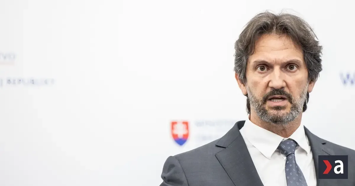 Demokrati: Rezort Kaliňáka nakupoval vojenský materiál od detského centra SNS