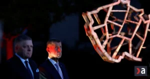 Fico prišiel za Babišom do Prahy, protestujúci mu odkázali, aby išiel do Ruska