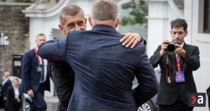 Fico zamieri v utorok do Prahy, s Babišom odhalia spoločnú sochu