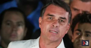 Flávio Bolsonaro údajne odišiel do USA, polícia preveruje zákaz vycestovania