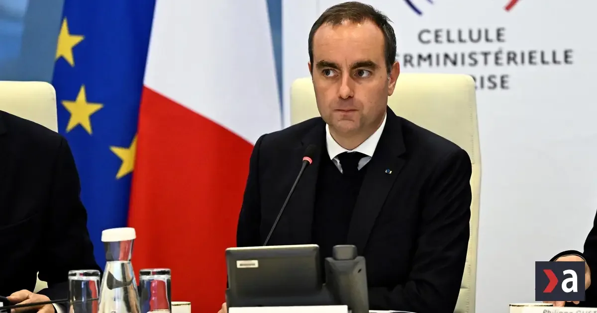 Francúzsko zavádza zákaz vychádzania po protestoch, na severe rabovali